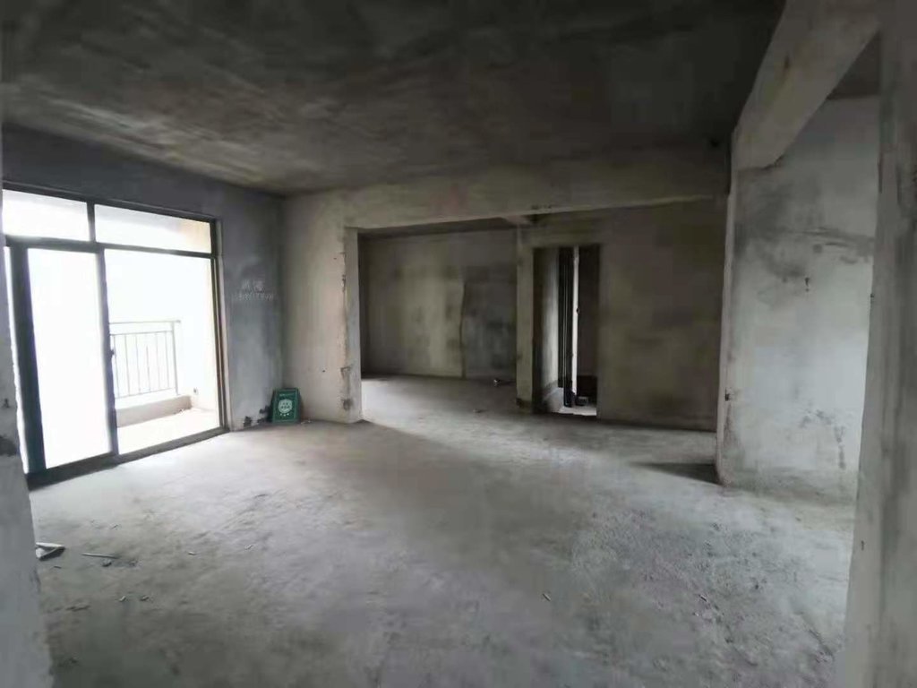 满庭春毛坯小三房看房方便