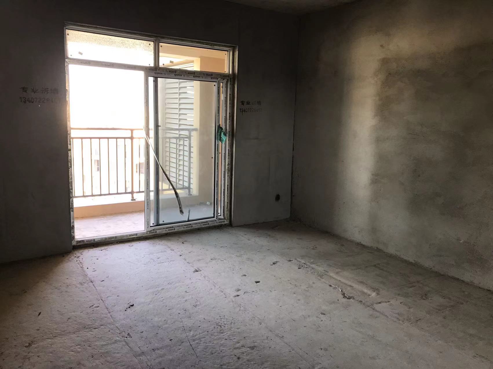 南国明珠好楼层东边户送入户花园毛坯三开间朝南南北通透双阳台视野好采光很棒看房方便