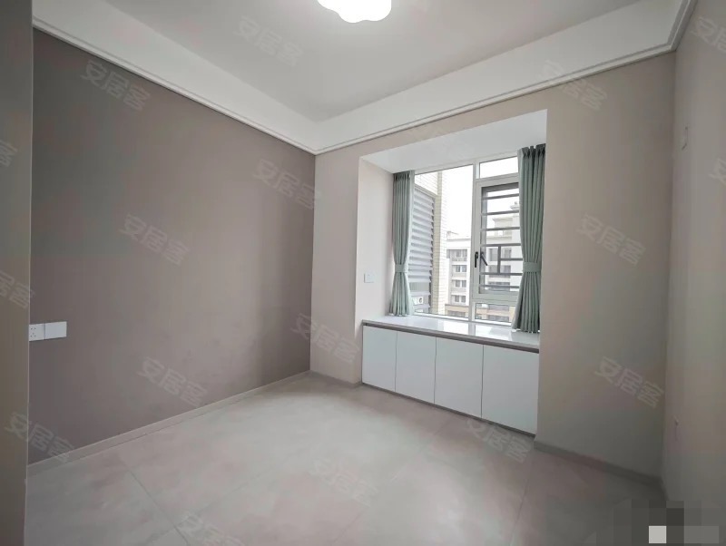 降价了，城南，沔‮天阳‬泽园，全新‮装精‬三‮两房‬卫，紧邻大‬学城，拎包入住