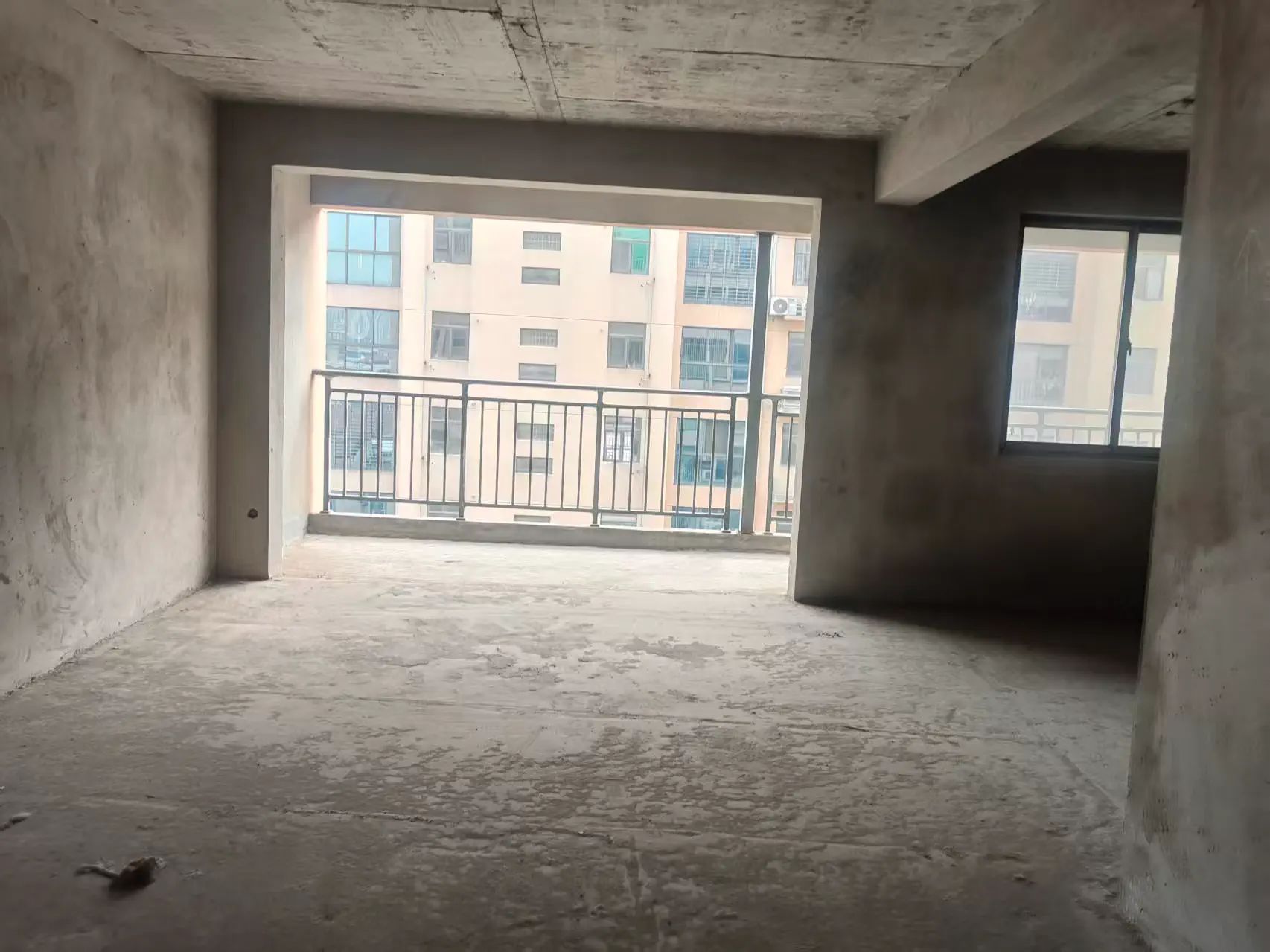 捡漏， 商城附近，单价2600，毛坯四房，电梯小高层，好楼层