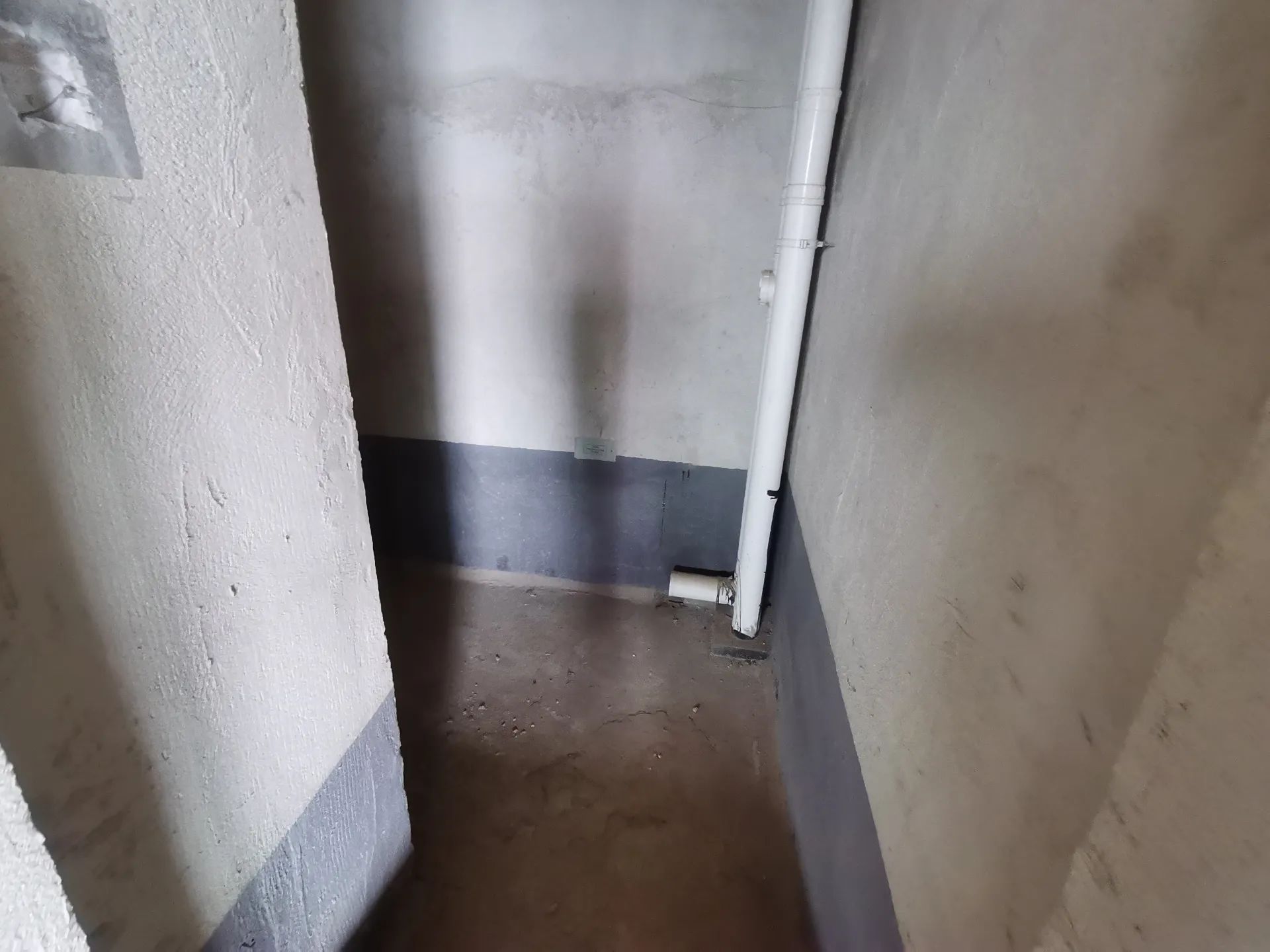 交投满庭春，建面117.8㎡三室两厅两卫，31楼凤凰层，南北通透格局。