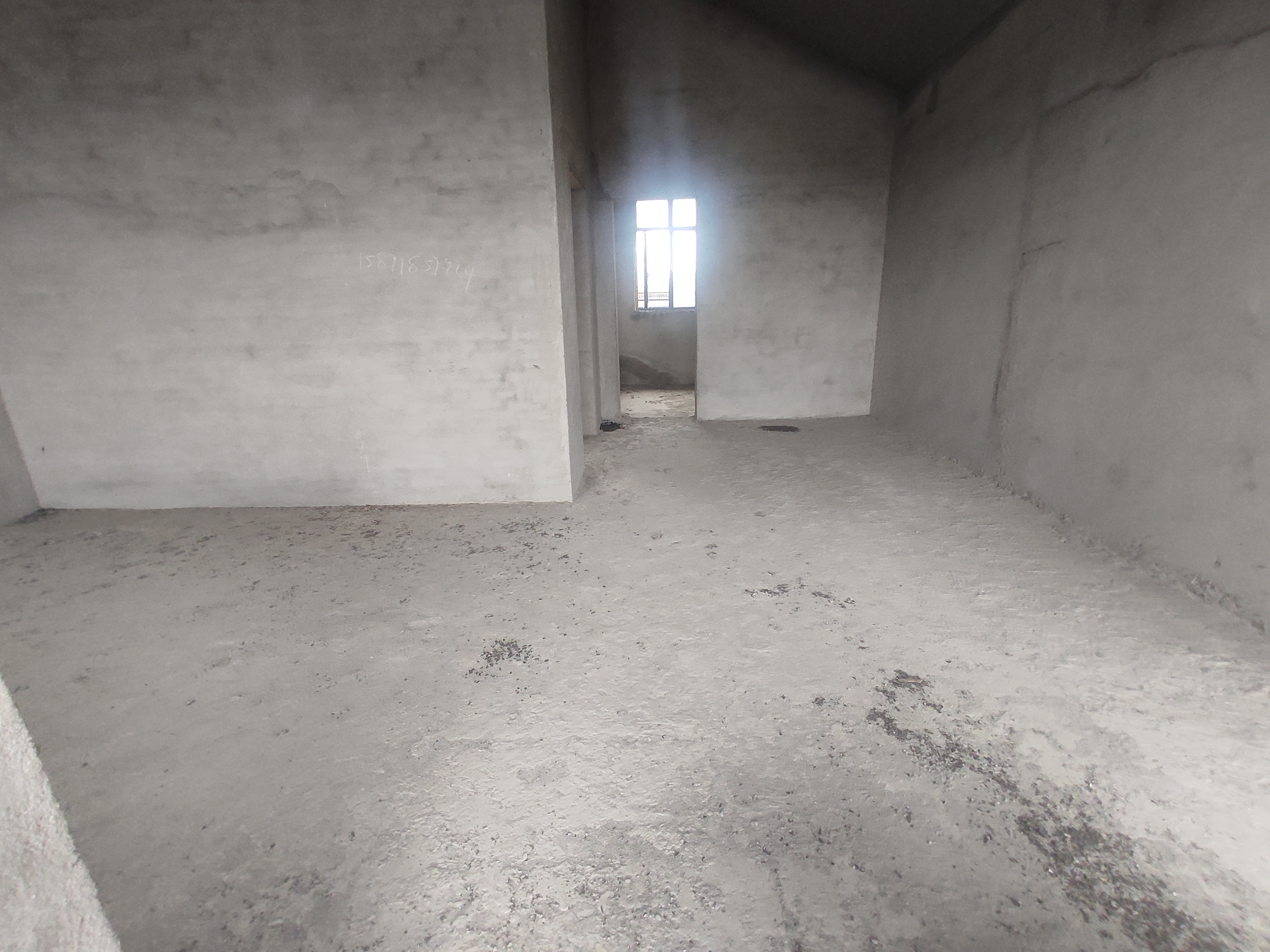 太子湖旁边联排别墅，性价比超高，业主诚心卖，看房方便