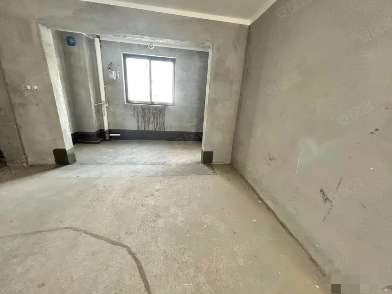 急卖，城南，吾悦广场，现房，毛坯三房两卫，好楼层14楼，房东包满二，单价6000