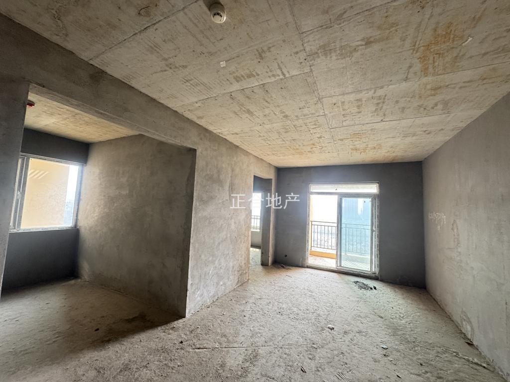 捡漏，城南，南国明珠 ，毛坯三房，单价4500，好楼层8楼，证满二，南北通透，