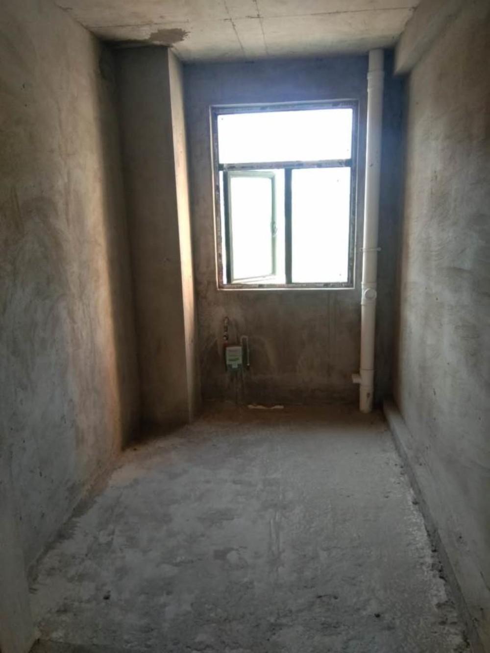 新城壹号五期三室，南北通透，光线户型都 ，看房方便！