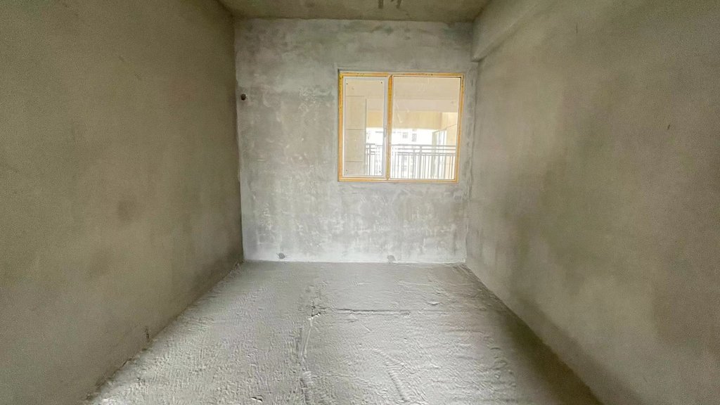 蓝天白云毛坯三房小区人车分流.看房方便