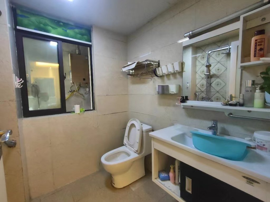 11城西实验二小旁，红树湾精装三房，中间楼层，成色新，有钥匙看房方便