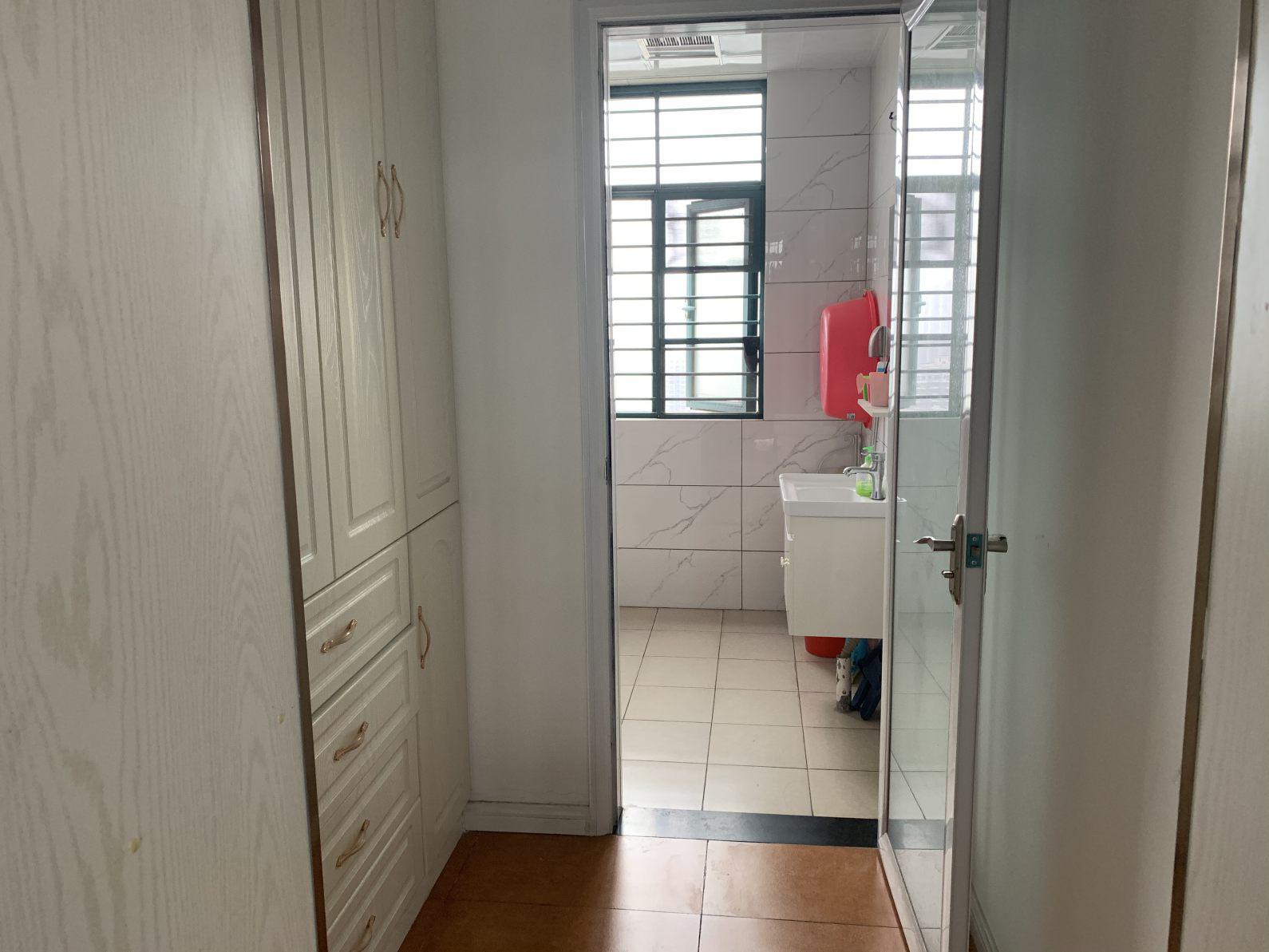 新城壹号三期，150平，110万，满2