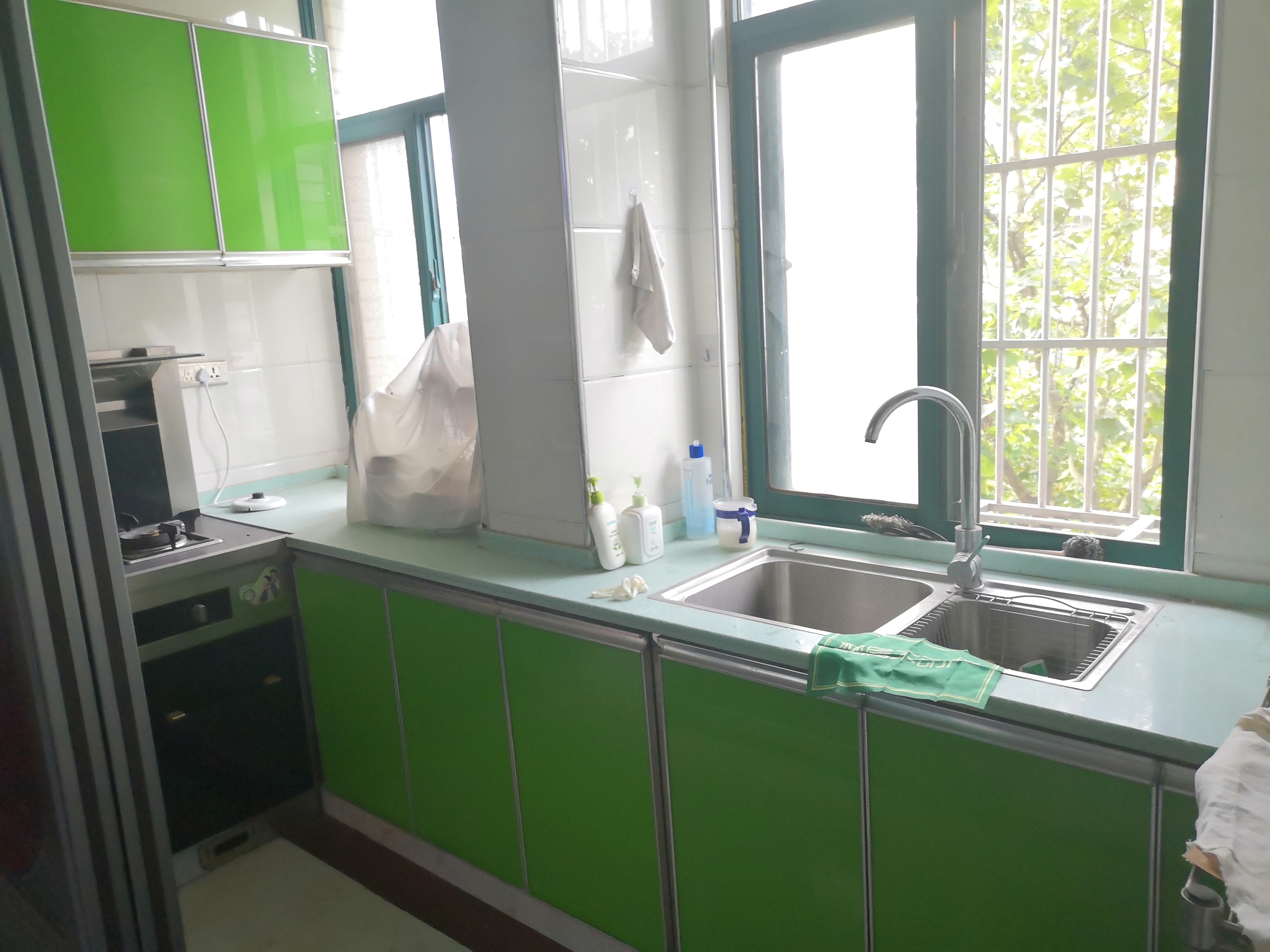 环球附近华冠酒店对面福满楼公寓新装电梯两房两厅两卫出租带中央空调