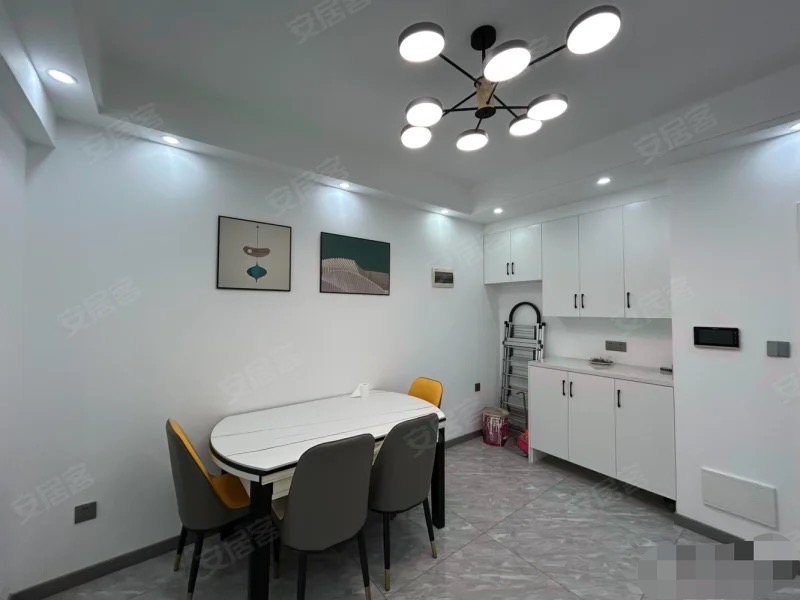 捡漏，比租房还便宜，康湾一品，精装2房，装修非常新，中间楼层，证满二，看中可谈