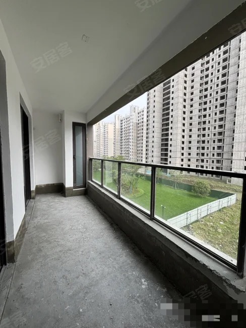 城南，降价了，吾悦华府现房，单价4700，经典小三房