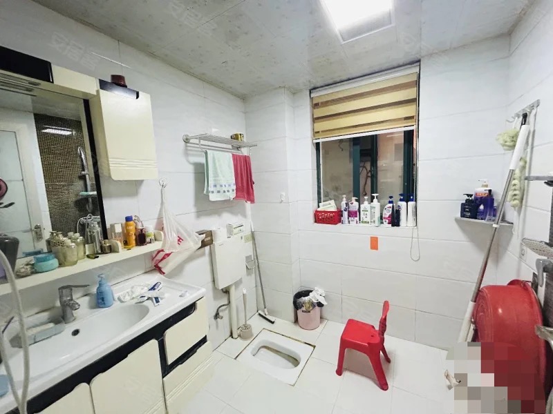 139，房东亏本出，新城壹号，电梯9楼，精装三房，，单价5200，成色新