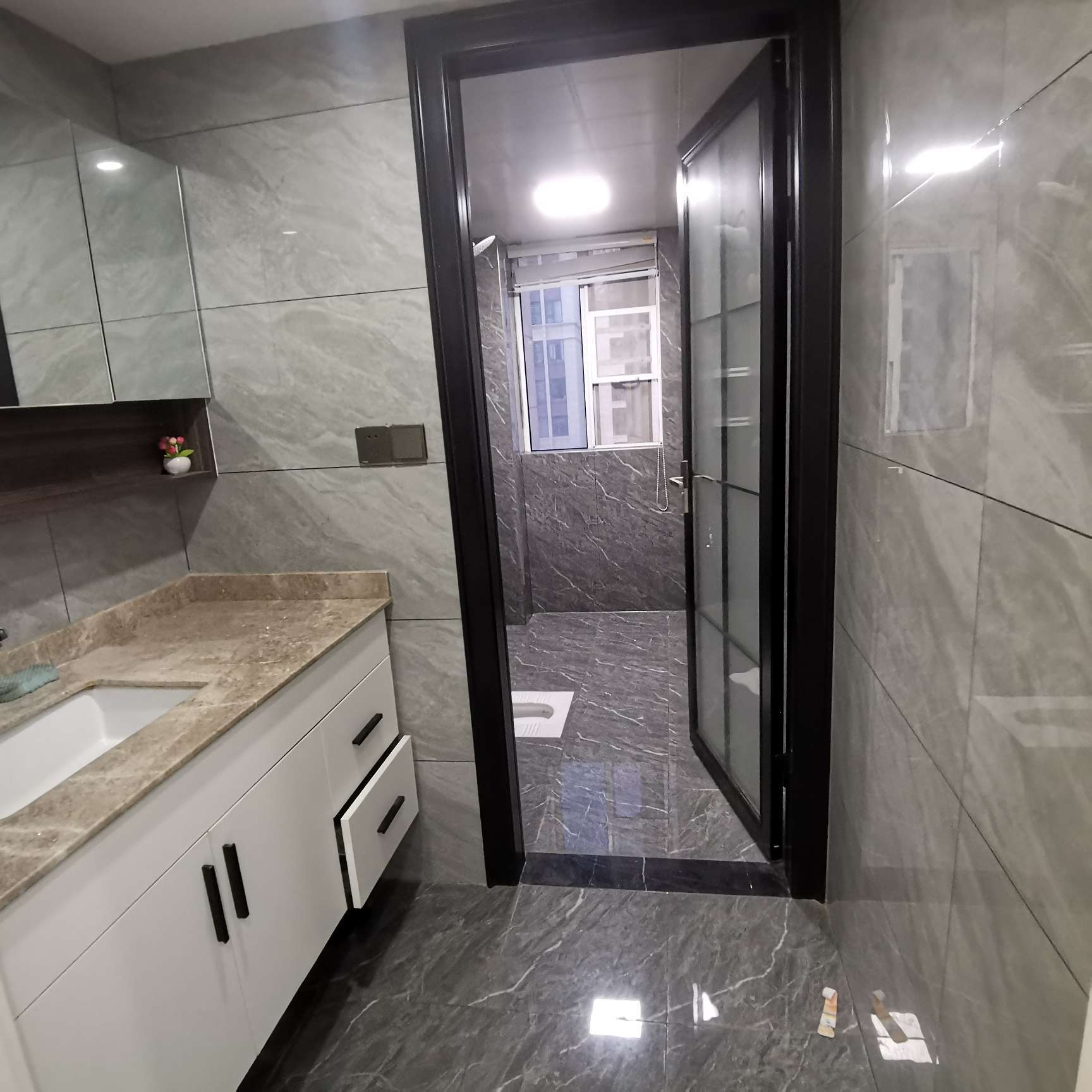 蓝天新城3室2厅2卫新装修保养完好家具家电全配优价出售