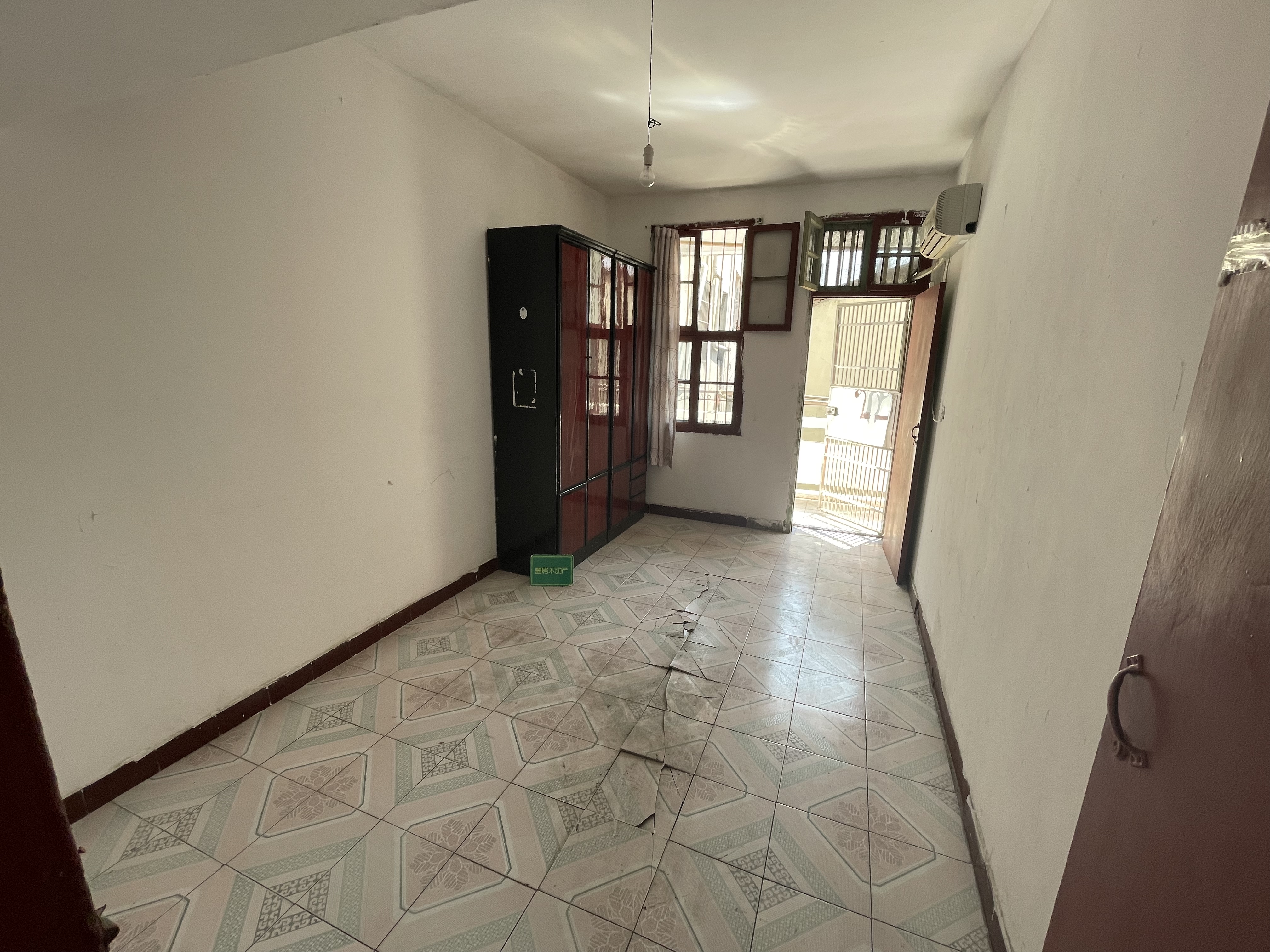 新华印务宿舍老三中正对面步梯好楼层 房养老陪读很方便