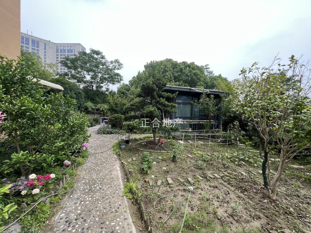 上林仙苑，花园面积300平（全市为一），全屋品牌装修，大金空调，全屋地暖等，满五，送车位