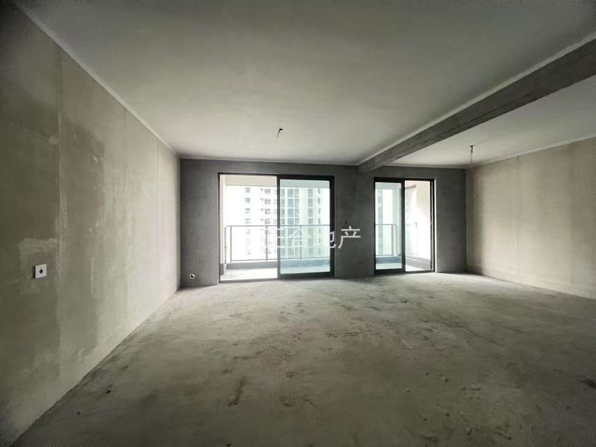 急售，城南，吾悦华府现房，毛坯大3房2卫，中间好楼层，带车位，