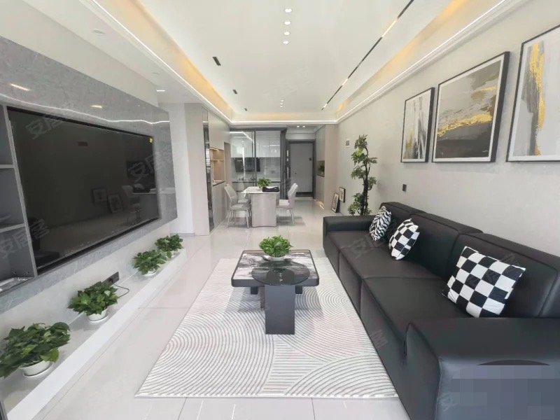 降价了，风和日丽，精装三房两卫，单价5400+，全新装修，送车位，双书包，凤凰层