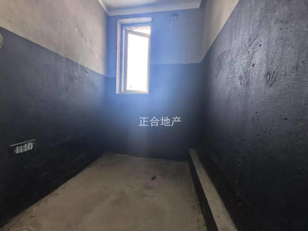 诚心出售，森林国际城，毛坯4室2厅2卫，电梯好楼层，证满二，采光视野好，