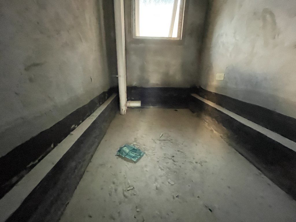 锦绣江山瑞园.毛坯大三房，小区绿植环绕，中间小高层