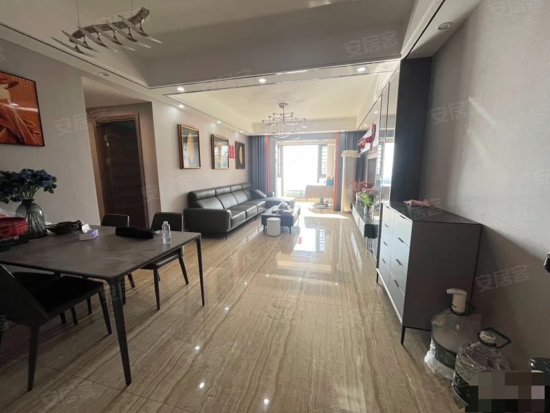 267，城南‮桂碧‬园，全新装修，‮装精‬四房​，单嫁6200+​，南北通透，采光好，证满二，送车位