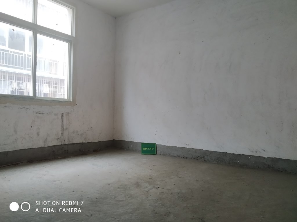 世北春 毛坯三房 证满二 ！