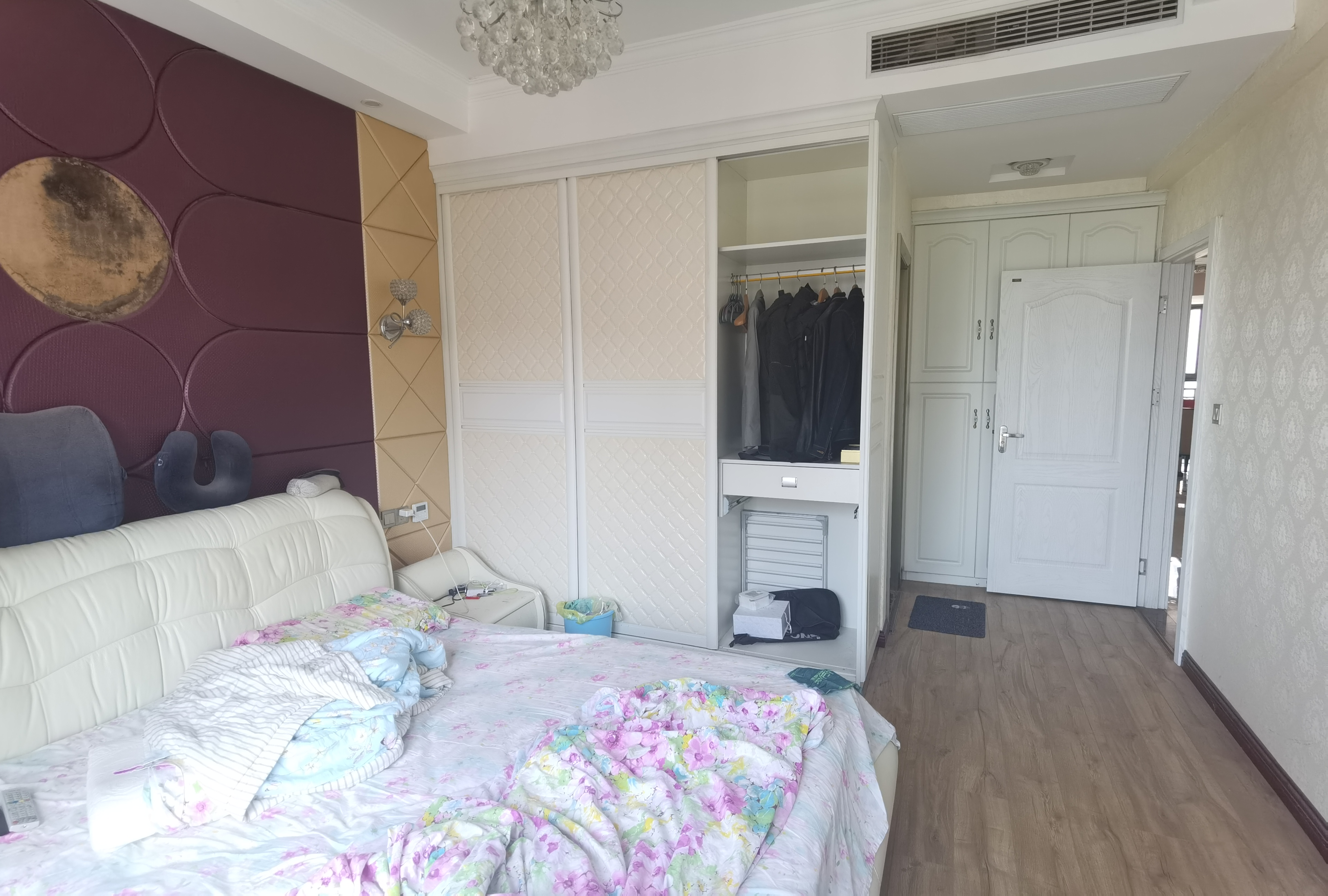 绿地香格里拉精装修双阳台三面采光家里装修的很好