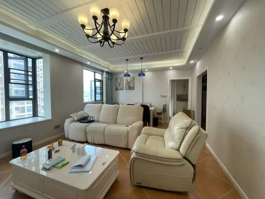 满庭春3室2厅2卫 全新精装修 中间楼层 55万优价出售！