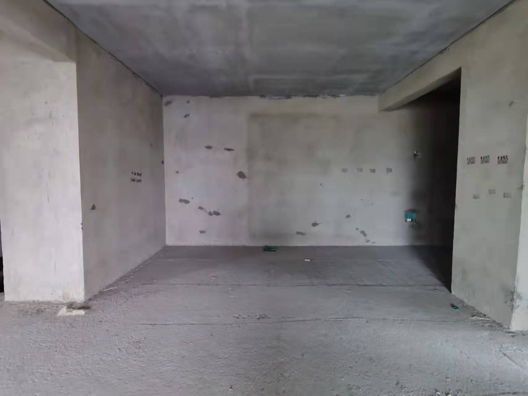 元泰未来城毛坯大平层湖景房超大阳台看房方便