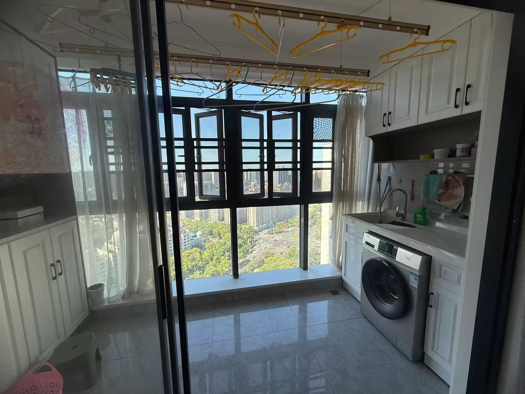 城南武商附近，福星城精装两房，成色非常新带衣帽间，家电齐全，拎包入住，适合一家三口