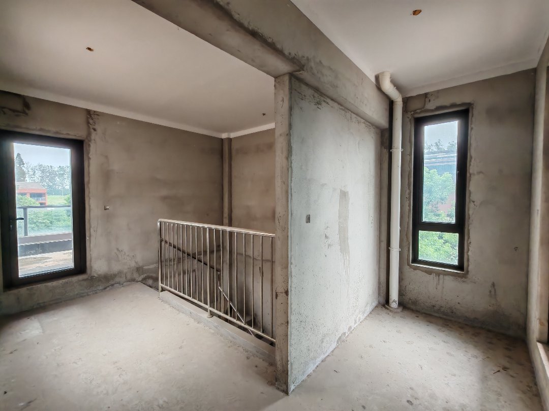 捡漏，降价了，祥生观澜府，别墅边套➕2个车位➕院子，证满二