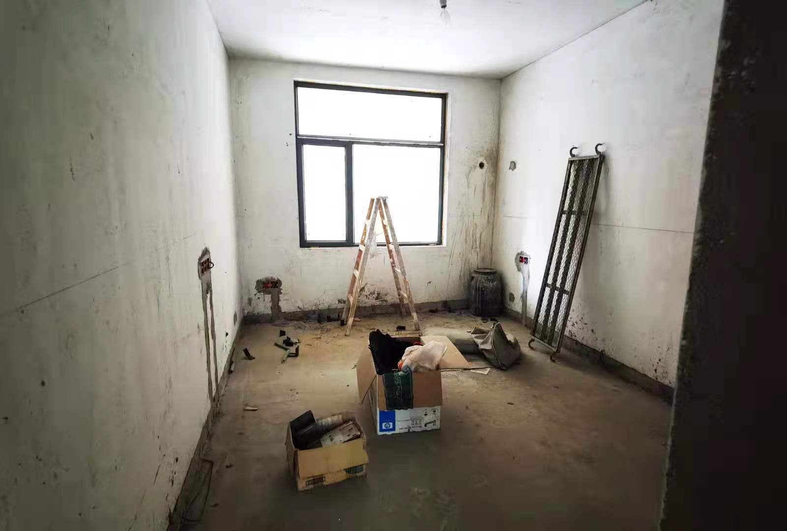 党校宿舍清水毛坯简单装修了哈有院子停车住起来又安静外观也新