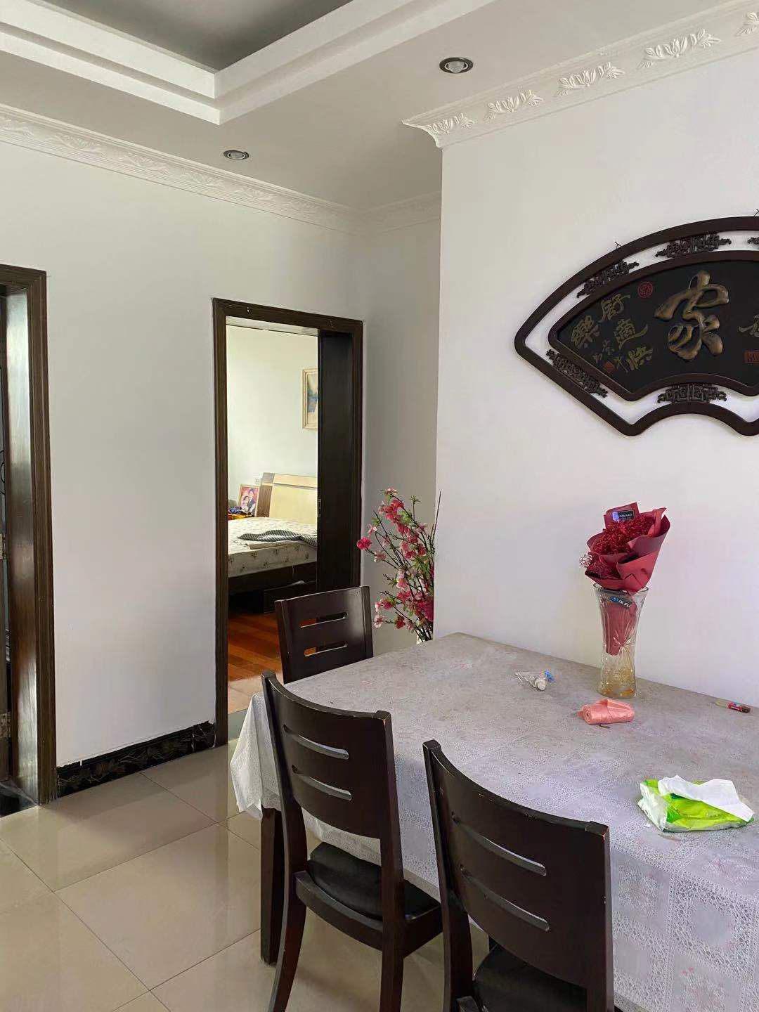 地富小区36万元104㎡3室2厅2卫，小区停车方便！