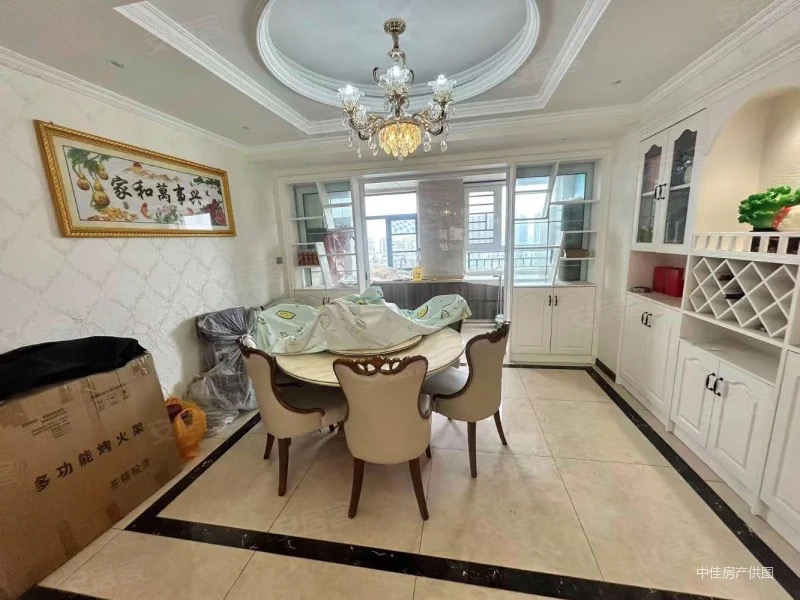 不介意楼层的，手付1万起，精装三房，总价20万