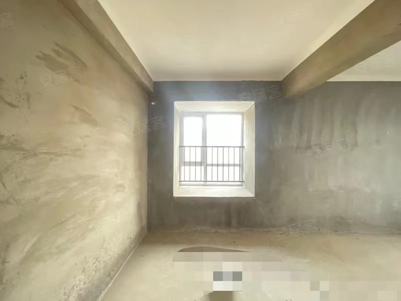 捡漏,森林国际6期，,湖景现房,毛坯大四房，单价5200，证满二，好楼层