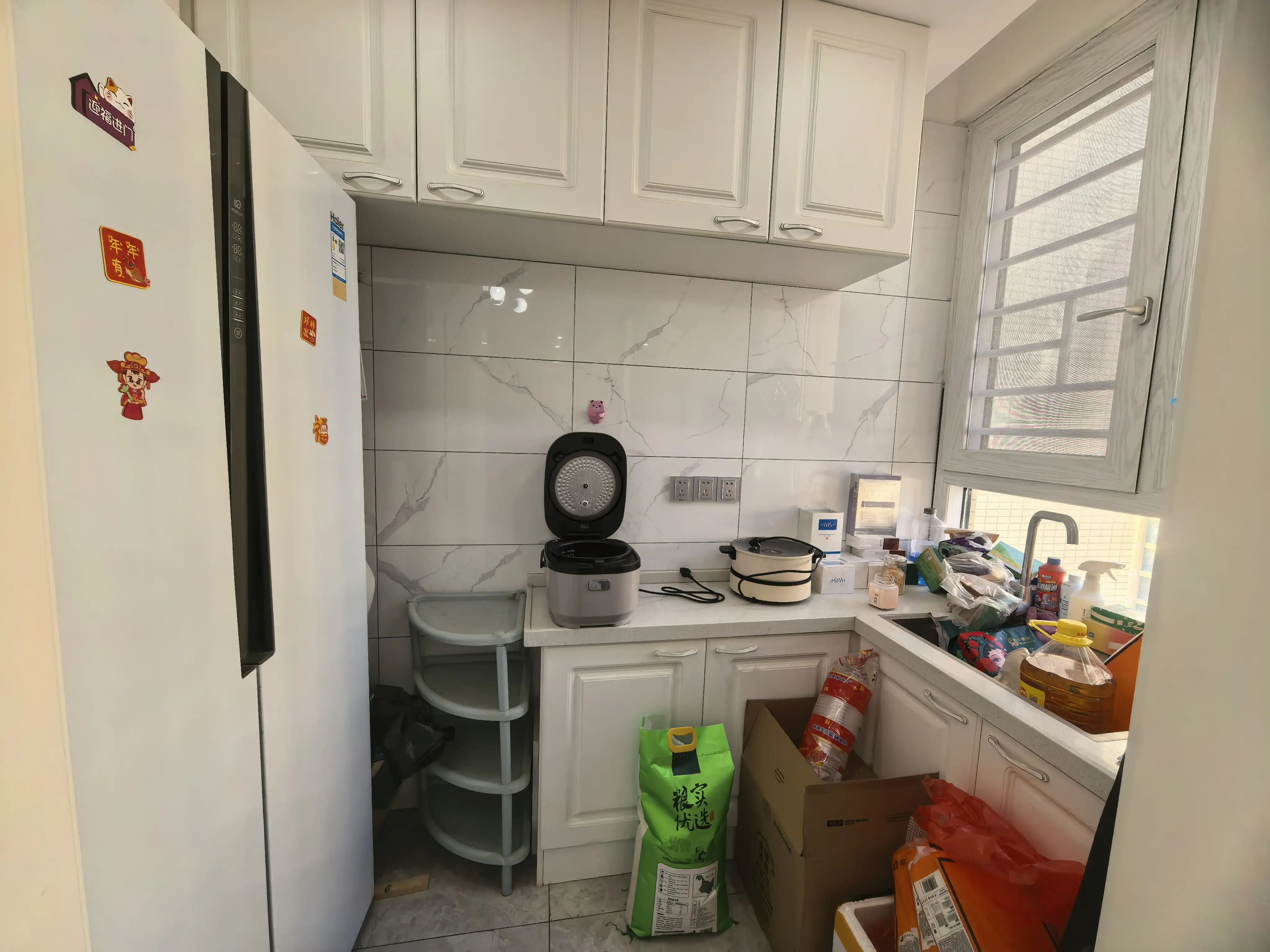 亏本出售，城南新城壹号，成色新，精装三房，拎包入住，电梯中间楼层，证满二