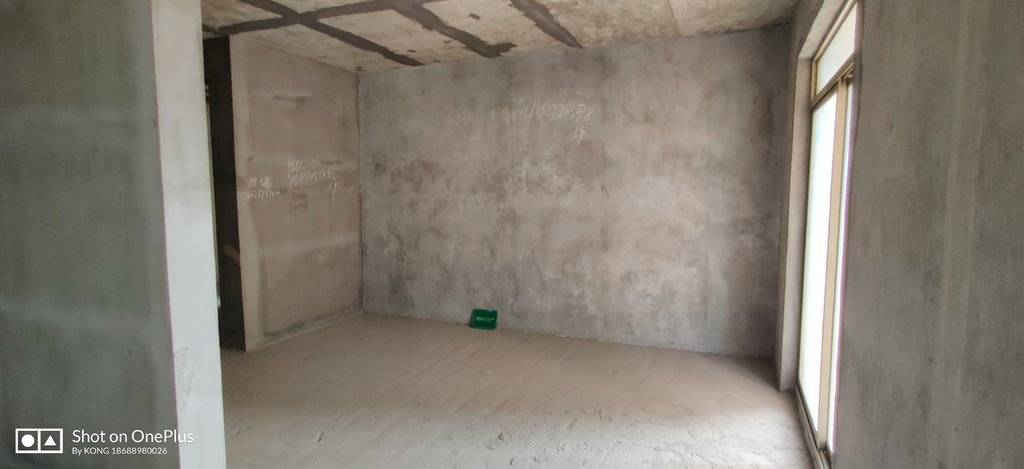 新城一号新街 毛坯经典小三室  户型方正  业主诚心出售