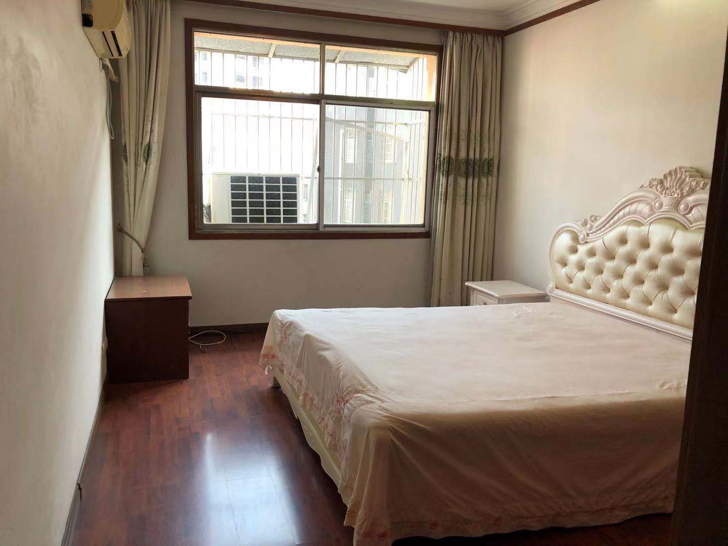 沙嘴毅德园旁边燃料宿舍精装大三房家里成色新超大阳台南北通透