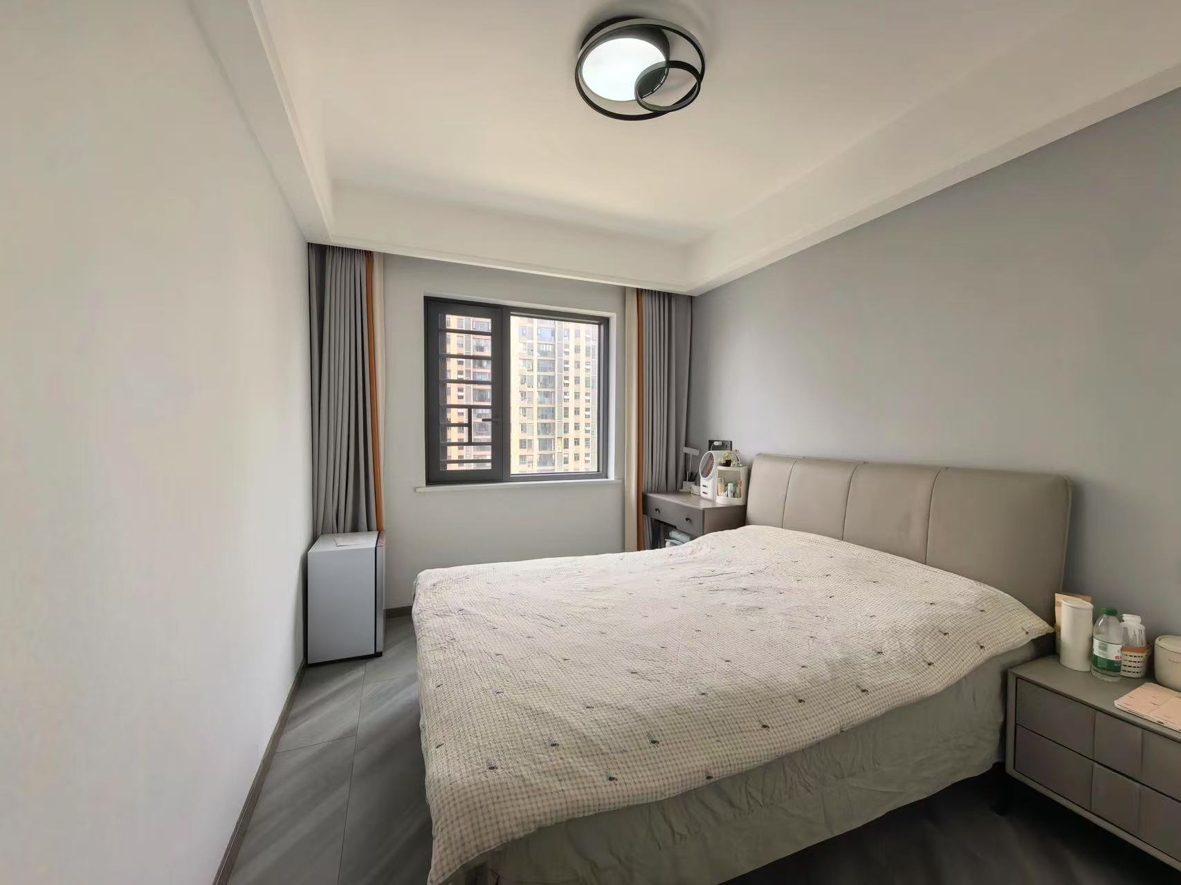 亏本出，城南，元泰未来城B2区，精装三房，成色新，中间好楼层，证满二