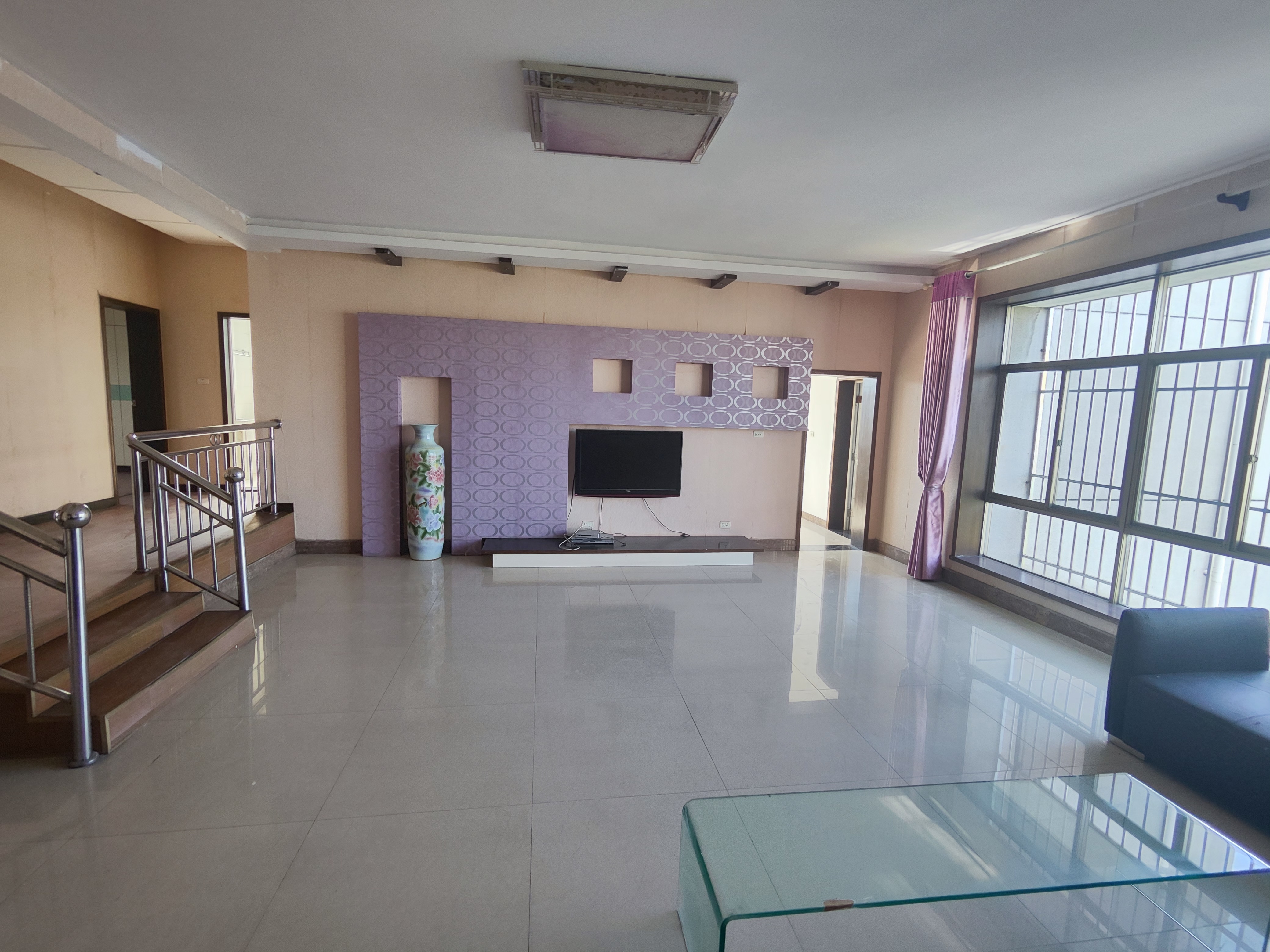 人社局宿舍  有院子 好停车看房方便   证件满5