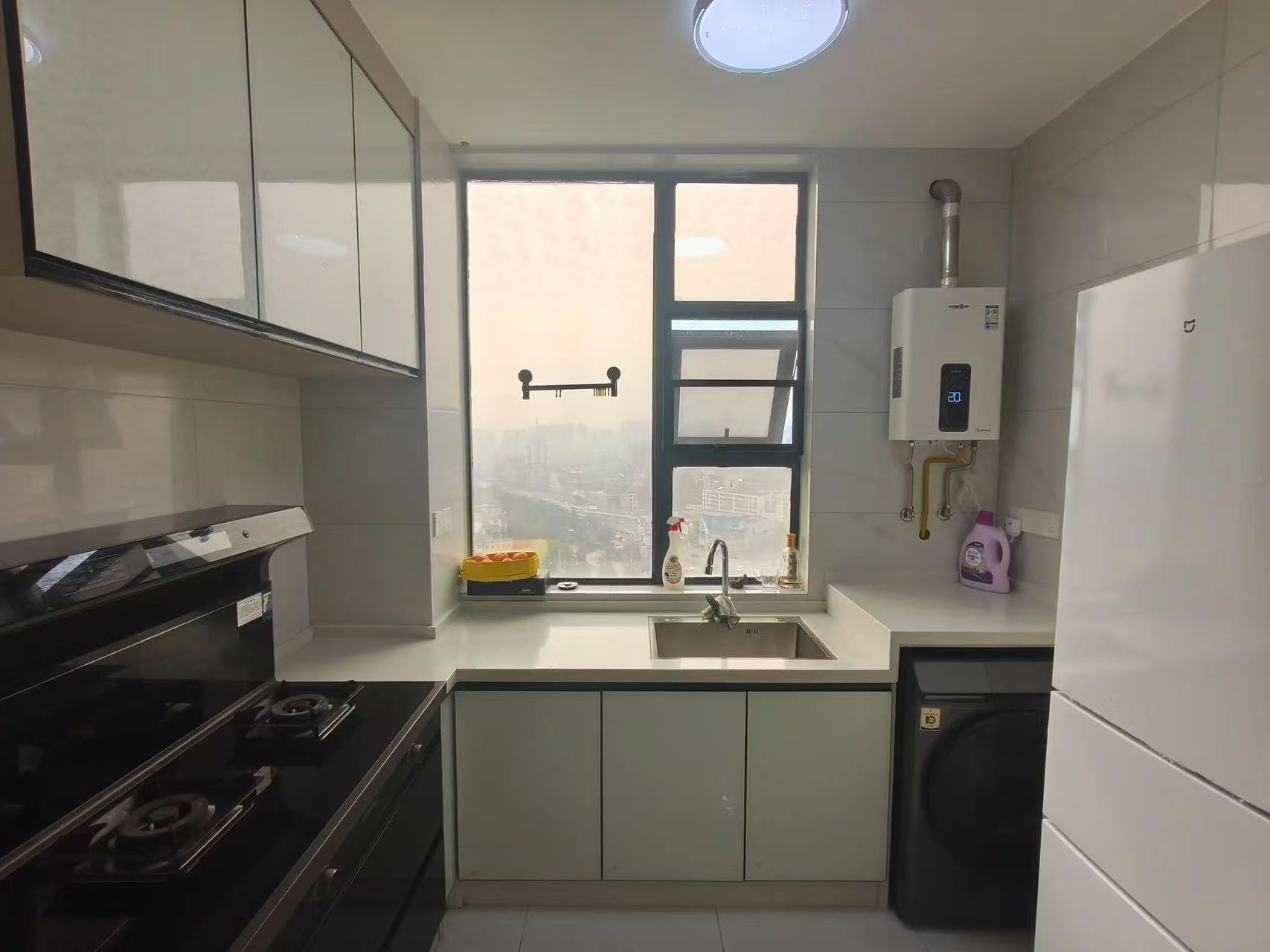 捡漏，商城旁，精装两室一厅，中间好楼层，诚心出售