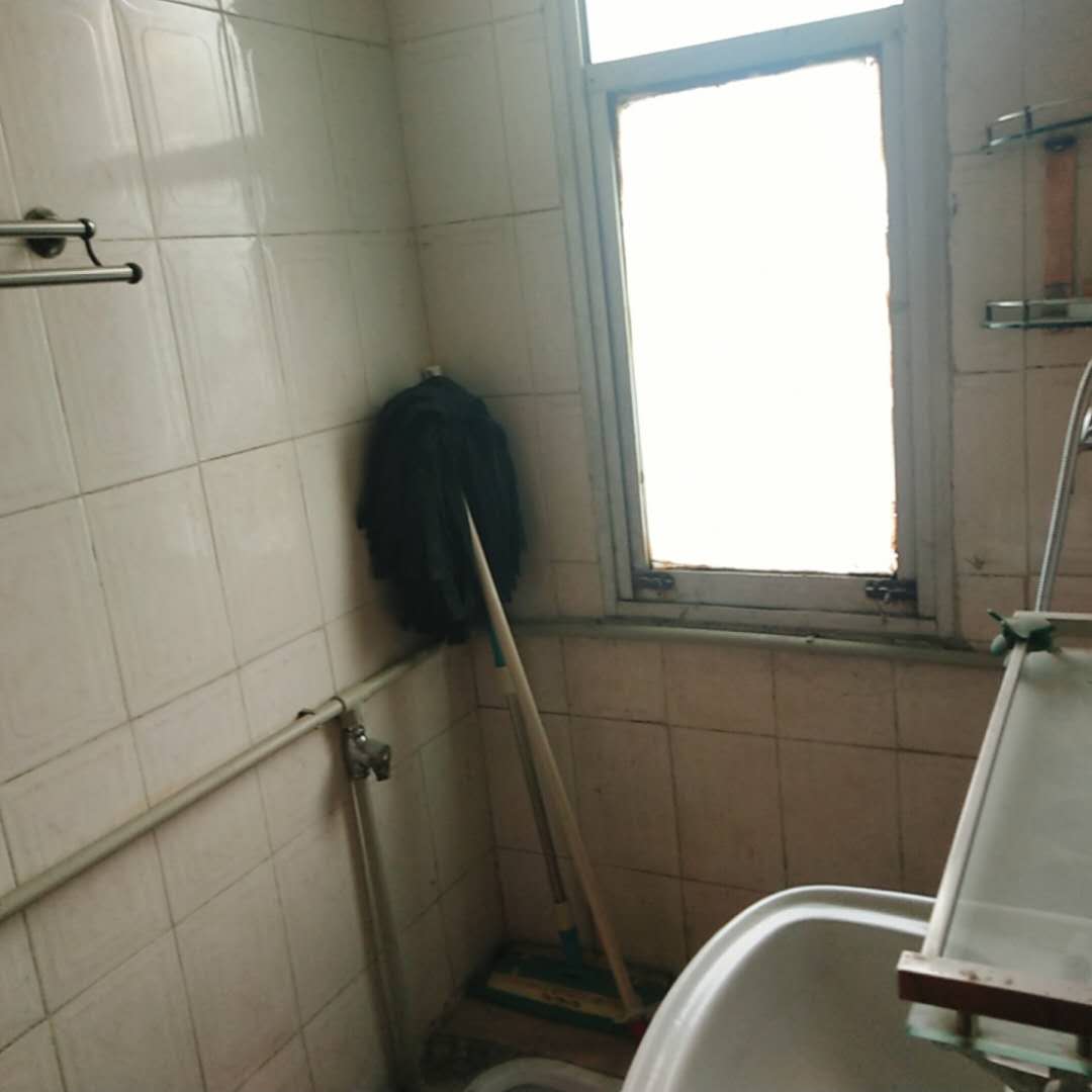 沙嘴汉江 旁边中层三房有证可过户价格很美