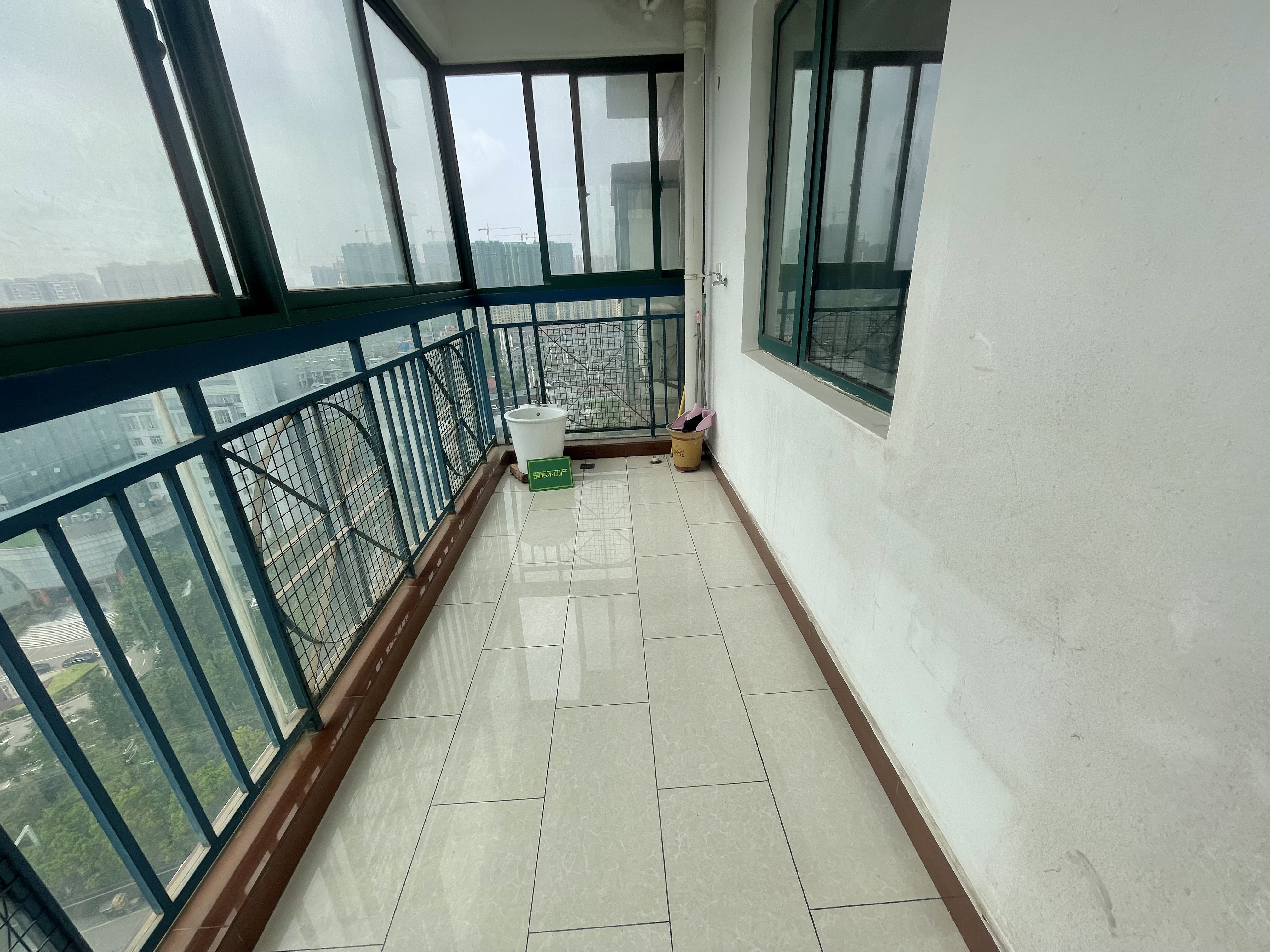 时代广场.车站附近.好地段.采光佳.大三房.证件满二.主要带车位.好停车