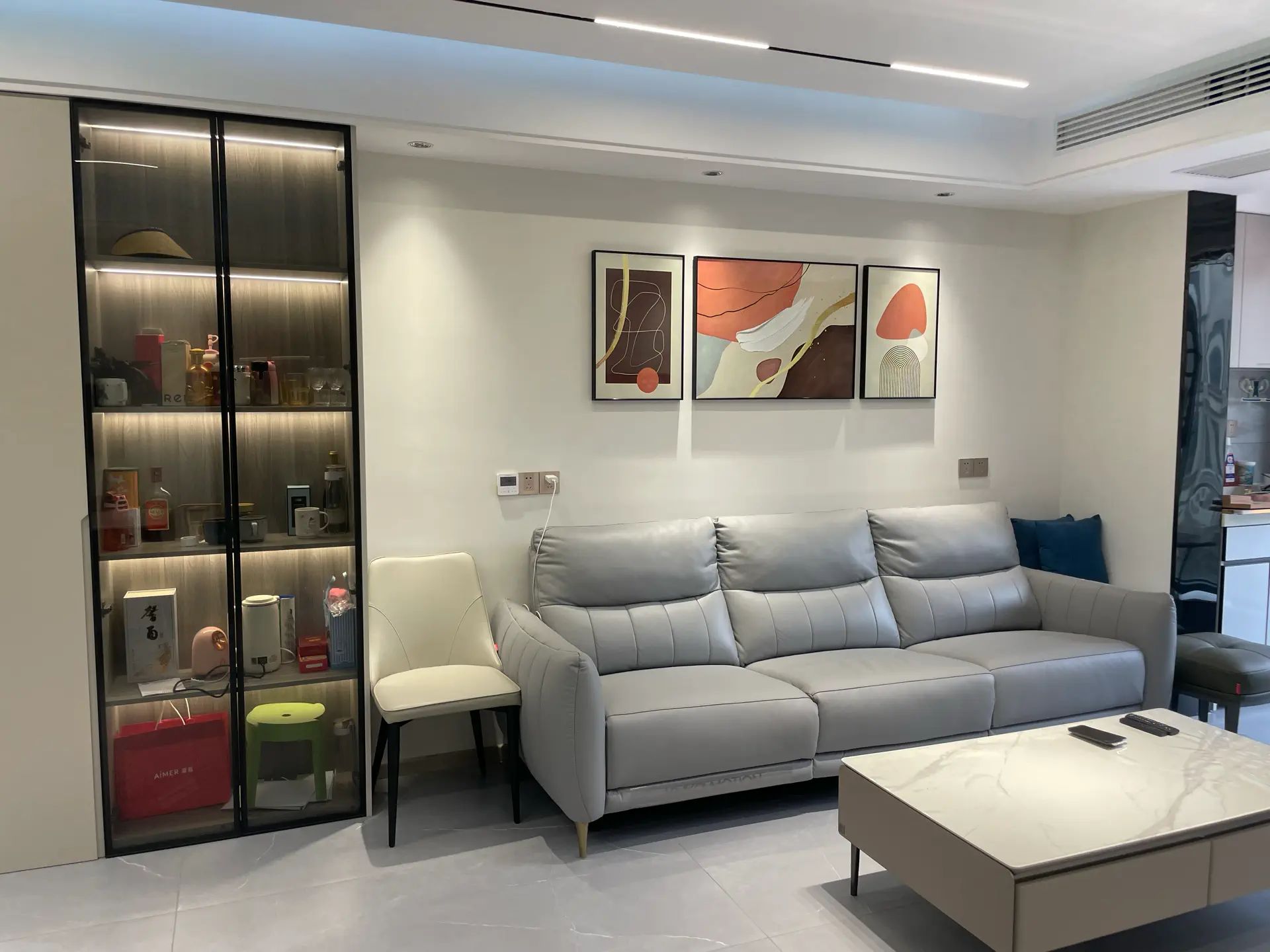 急售，城南，蓝天白云，全新精装三房两卫，证满二，