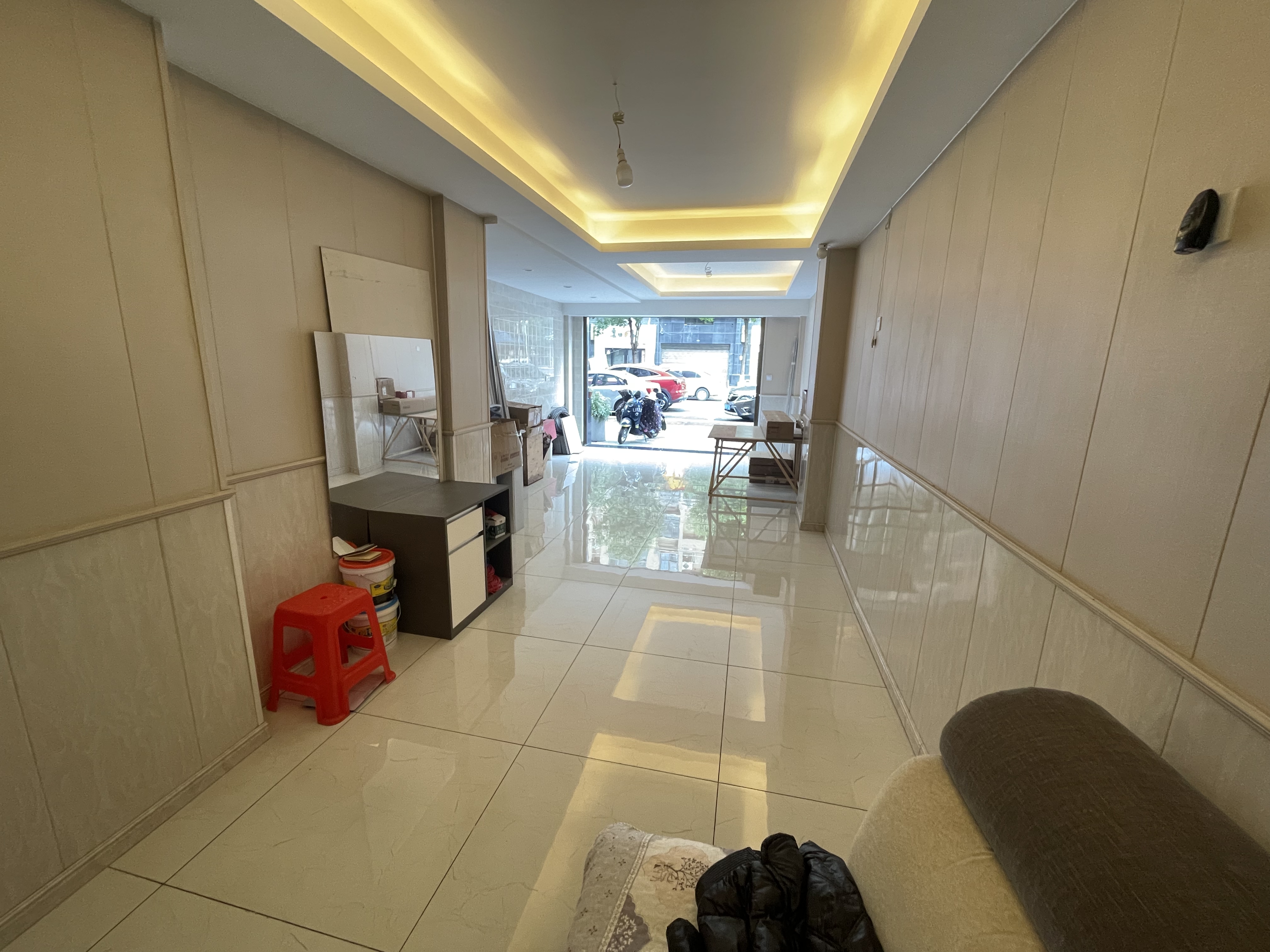 沔阳公馆 商铺  可自住  带装修  已经隔好两层