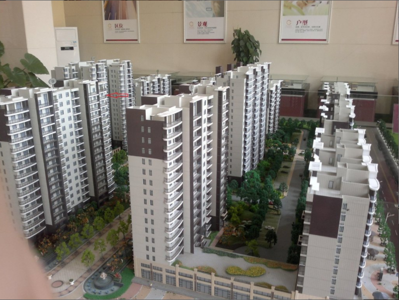 城西电梯小高层边户小区入口旁边幼儿园 