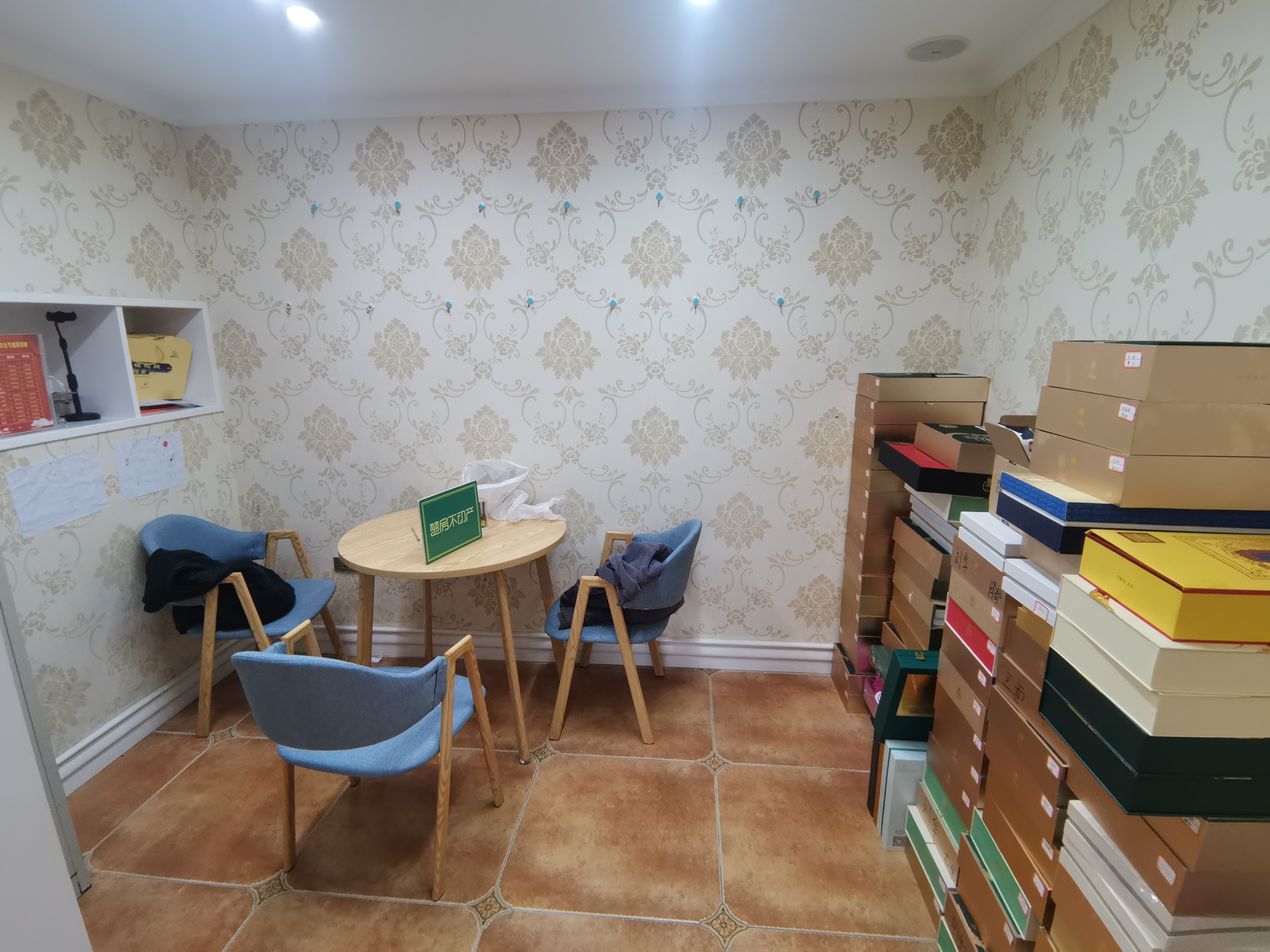 武商附近金帝苑四室两厅两卫，精装修熵住两用，拎包入住！