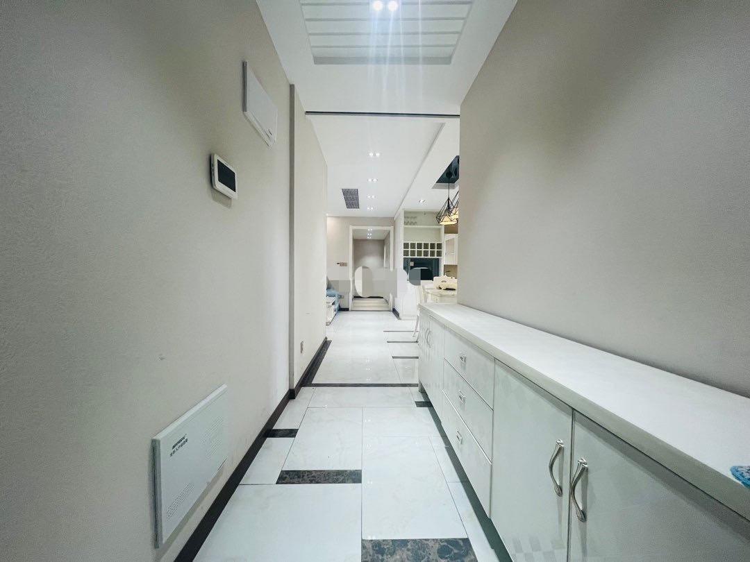 业主亏本出，城南沔阳。新三中旁，南北通透，双阳台，精装四房，证满二