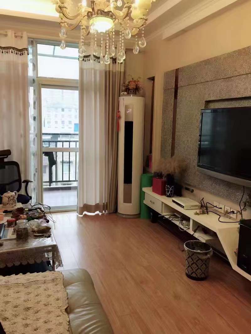 香岸华府4室3厅2卫，精装修 优价出售