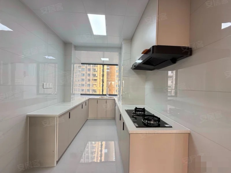 亏本出售，城南，御湖世家，单价5300，精装三房，一天未住，证满二