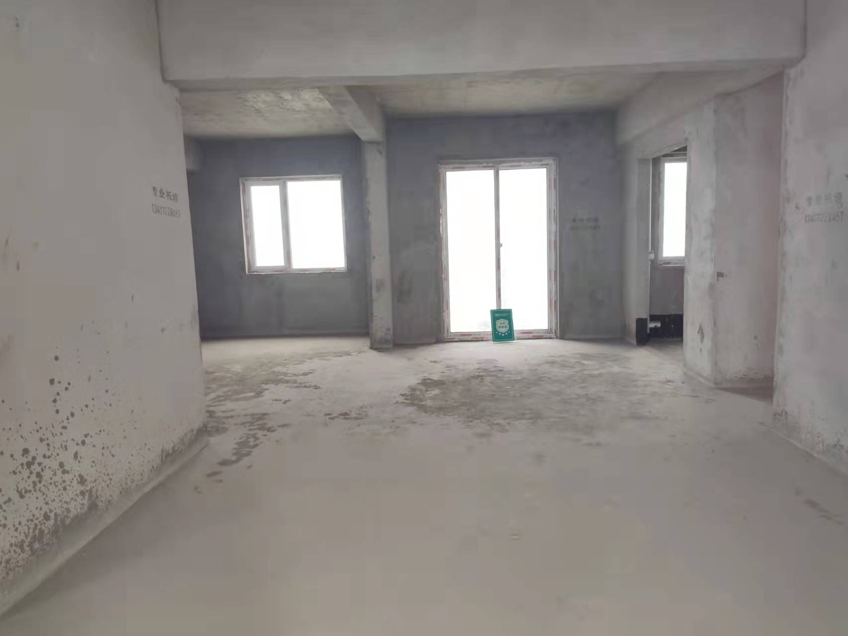 银湖城中高楼层毛坯大三房采光好看房方便